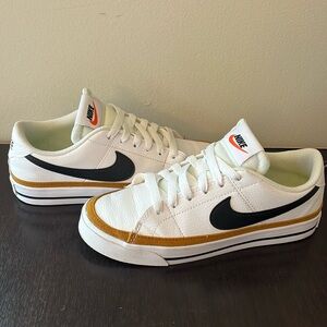 Nike Court Legacy Women’s Sneakers - size 7 (like new)